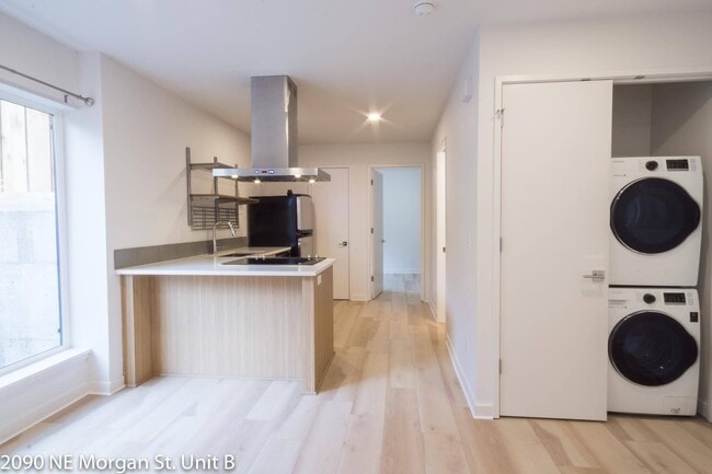 Floor to ceiling windows let in lots of natural light. In-unit front loading washer and dryer. - 2090 NE Morgan St
