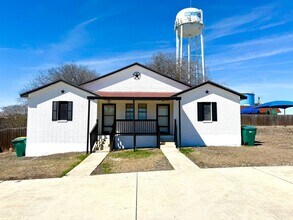 Building Photo - 509 Meadow Forge
