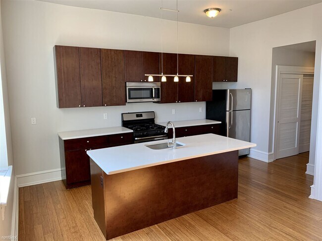 Foto del edificio - 1 br, 1 bath  - 2136 E Dauphin St Apt 301