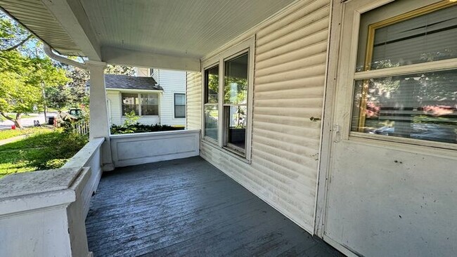 Building Photo - $2,100 | 4 Bedroom, 2 Bathroom House | Cat...