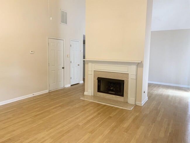 Building Photo - 178 Stoneforest Dr
