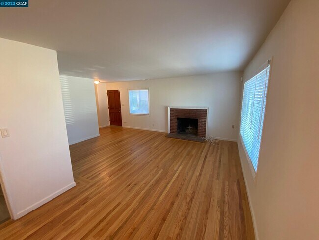 Building Photo - 152 Sequoia Dr