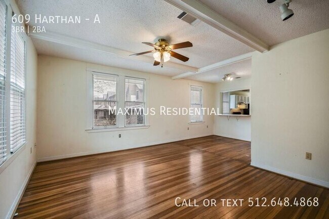Building Photo - Clarksville 3/2 Private Location, Walk to ...