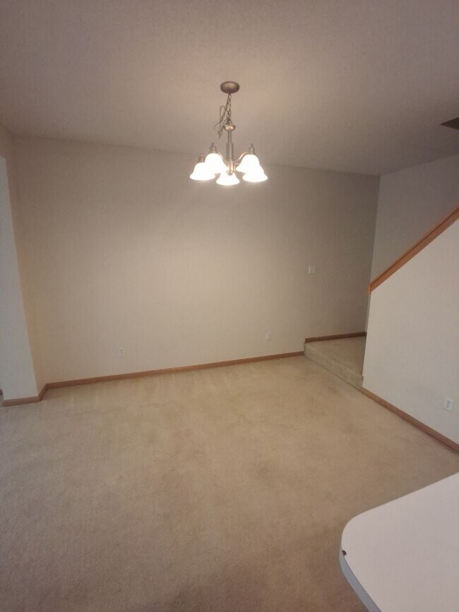Foto del edificio - Light and bright! 2 BR, 1.5 BATH Woodbury ...