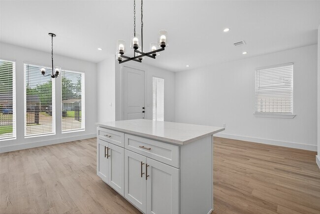 Foto del edificio - 5027 Willow Glen Dr