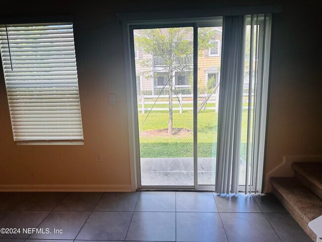 Foto del edificio - 9549 Star Dr