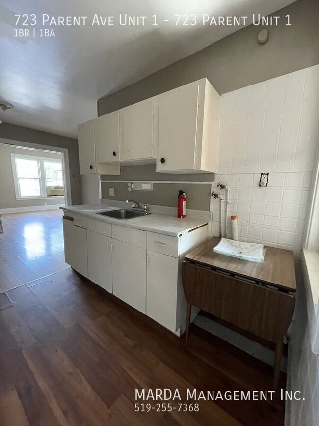 Building Photo - COZY 1 BED/1 BATH MAIN FLOOR + HYDRO & GAS