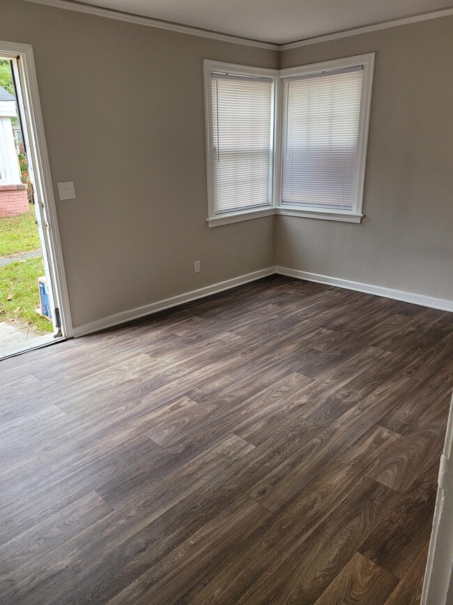 Building Photo - 332 S Bull St