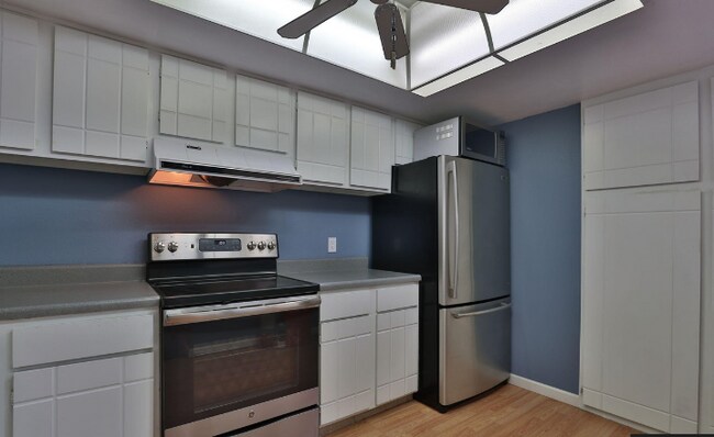 Building Photo - 4201 E Camelback Rd