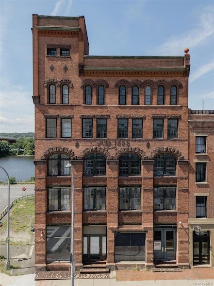 Foto del edificio - 155 S River St