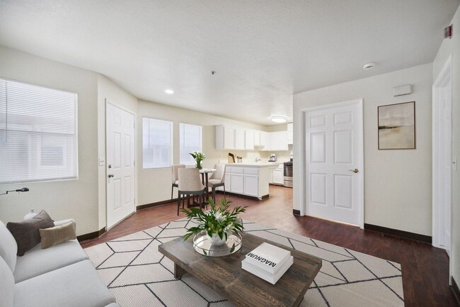 Interior Photo - Peach Street