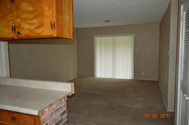 Building Photo - 2542 Lisenby Ave