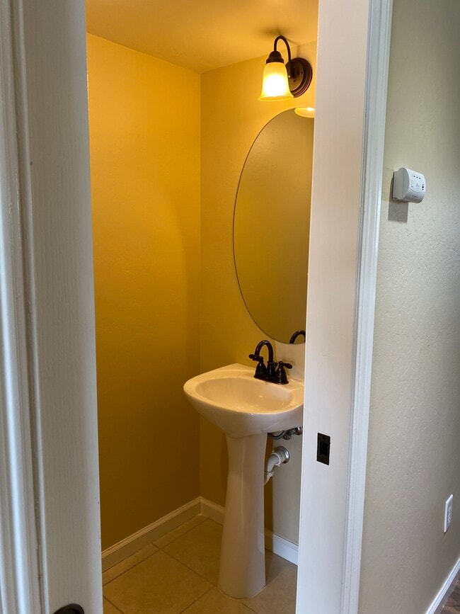 Downstairs 1/2 bath - 11018 Sonoma Creek Ct