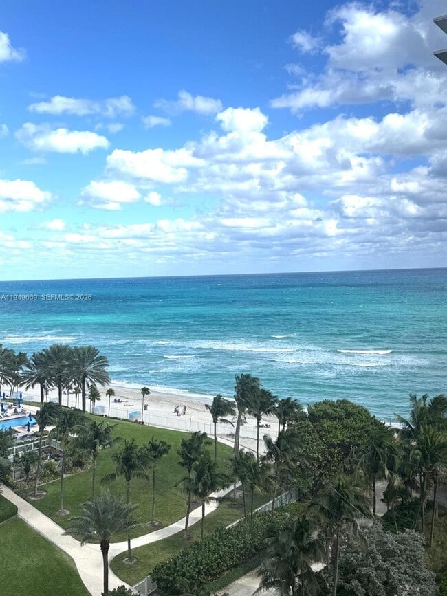 Foto del edificio - 19201 Collins Ave