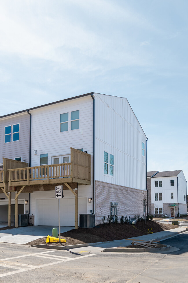 Building Photo - 2670 Whistler Way NE