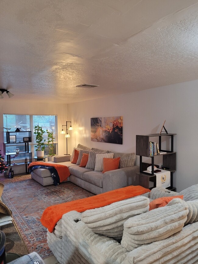 Foto del edificio - 5309 Aloha Seed Dr