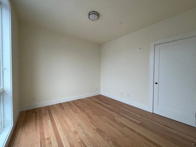 Building Photo - 23 Cameron St