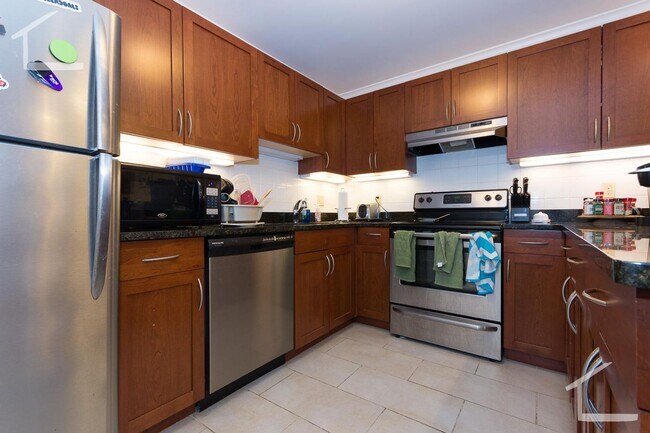 Foto del edificio - Garden level 3 bed in Allston