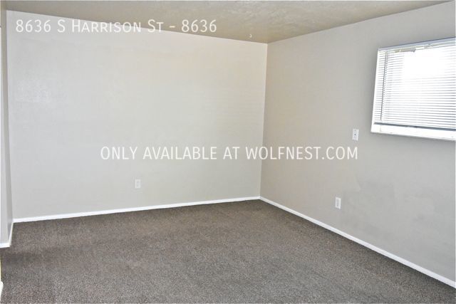 Building Photo - Adorable 2 Bedroom Sandy Condo! No Deposit...