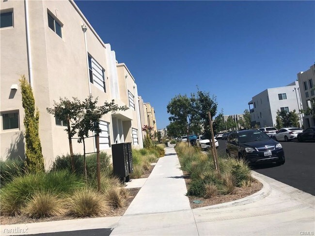 Building Photo - 4 br, 4.5 bath Condo - 143 Stellar