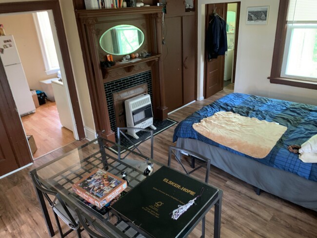 Building Photo - 5227 Clarwin Ave