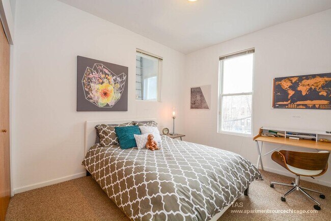 Foto del edificio - 1407 N Wicker Park Ave