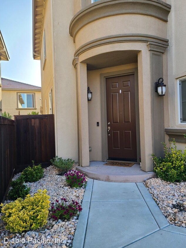 Primary Photo - 4 br, 2.5 bath House - 2154 Bolero Drive