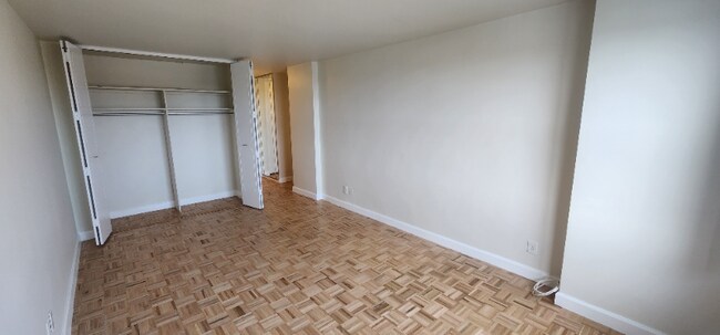 Building Photo - 555 Kappock St