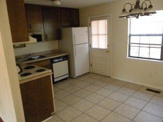 Building Photo - 1604 Carolwood Ct