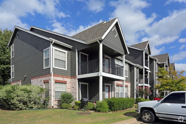Exterior del apartamento - Mucho atractivo de la acera | Apartamentos en Owasso OK | Villas at Bailey Ranch - Villas at Bailey Ranch Apartment Homes