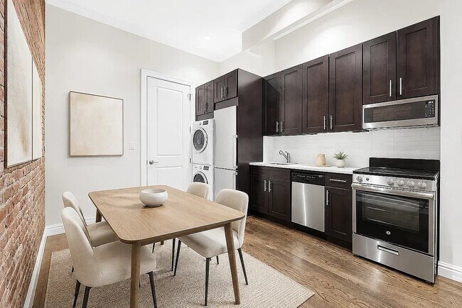 Building Photo - 223 Mott St