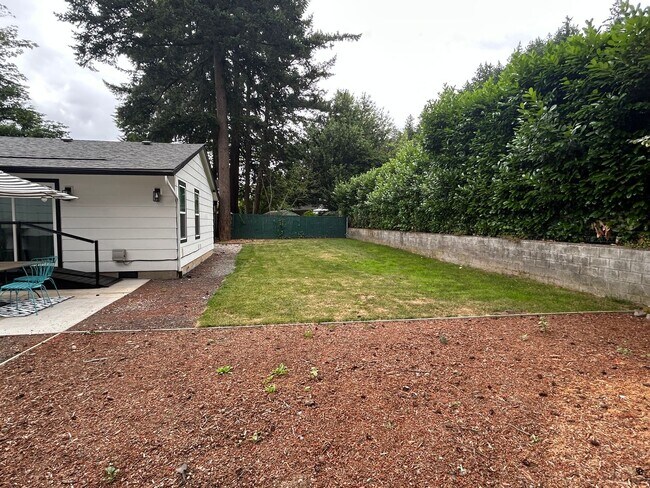 Building Photo - 15136 SE Gladstone Dr