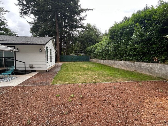 Building Photo - Beautiful Renovated 1 Bed/ 1 Bath Private Apartment Home Now Available!