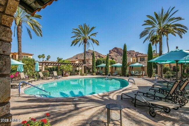 Building Photo - 4949 E Lincoln Dr