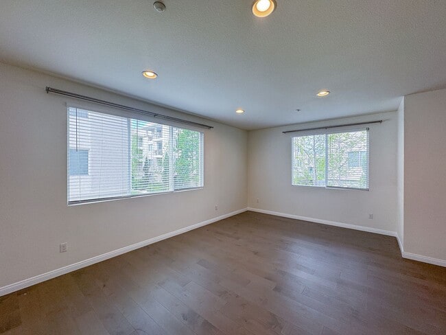 Building Photo - Beautiful  2Bd 2 Ba in Luxury Community