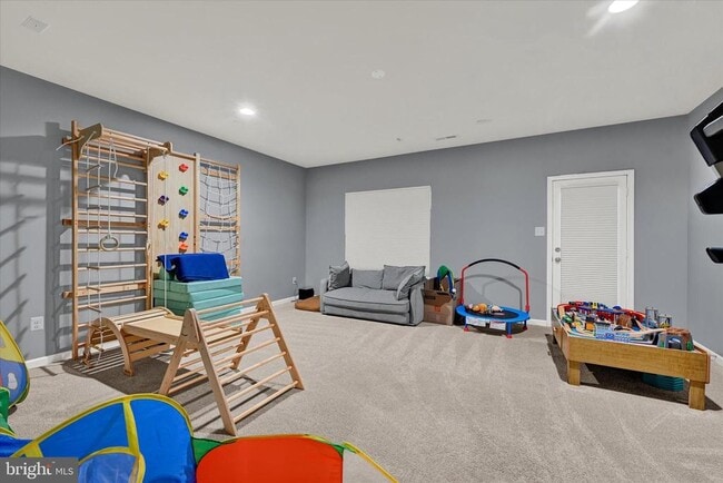 Building Photo - 7650 Lyndon Ct