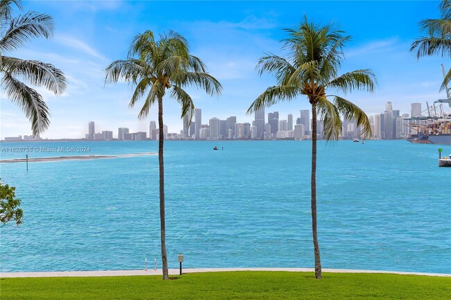 Foto del edificio - 5325 Fisher Island Dr