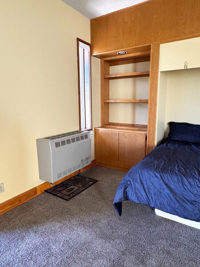 Building Photo - Unfurnished Studio with Mountain Views