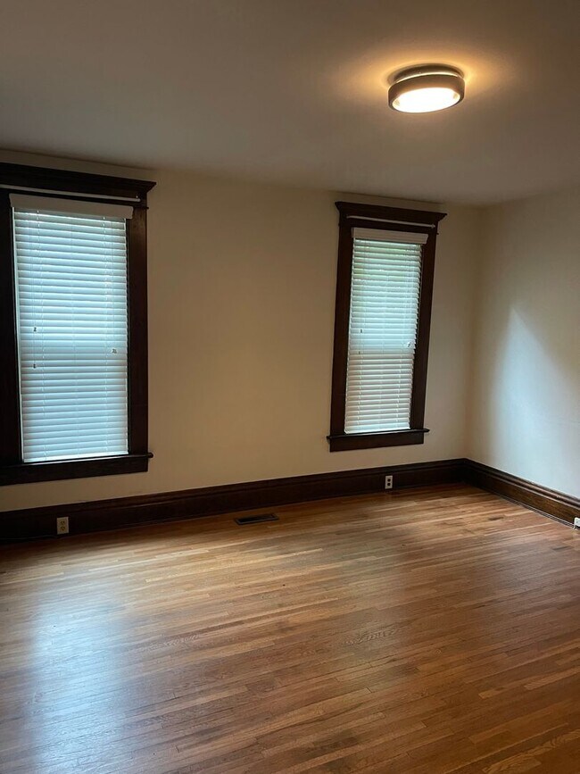 Foto del edificio - Single Family home, 2 bedrooms, 2 bathrooms, central air..