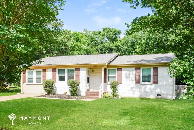 Building Photo - Spacious 3 Bedroom Home