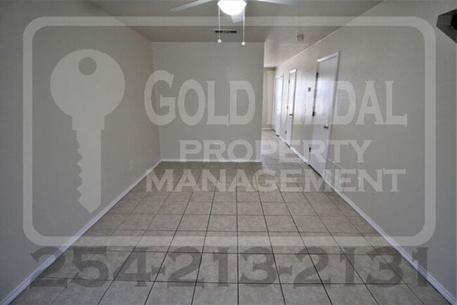 Building Photo - Charming & conveniently located 2-bed 1.5-...