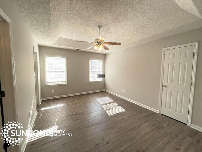 Building Photo - ADORABLE 3bd/2bath ranch in serene Hickory...