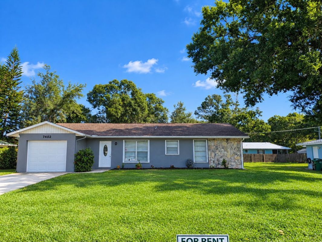 Building Photo - 7402 Lakeland Blvd