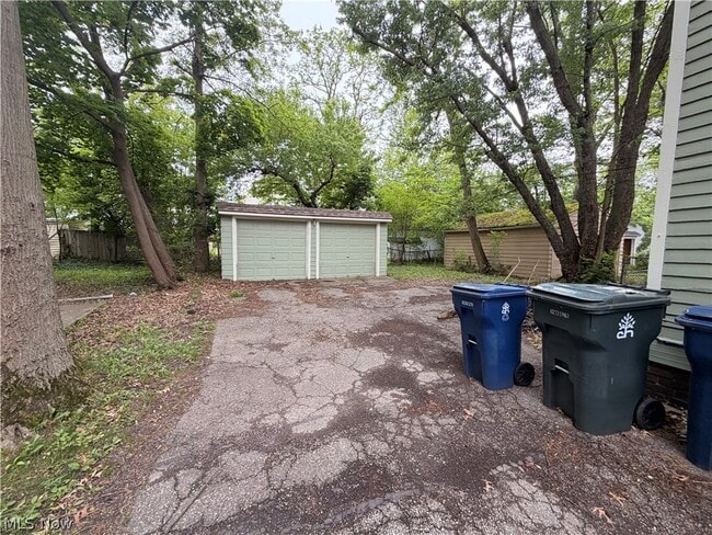 Building Photo - 3430 Beechwood Ave