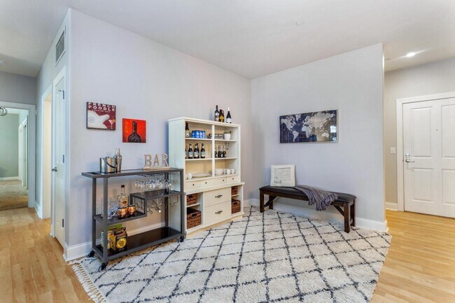 Living Room - 1915 N Water St
