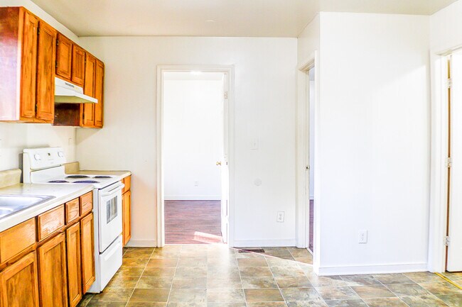 Building Photo - 118 Spruce St