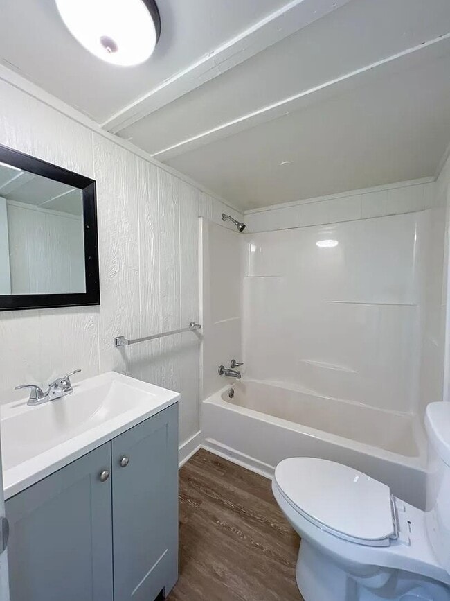 Building Photo - 307 Green St