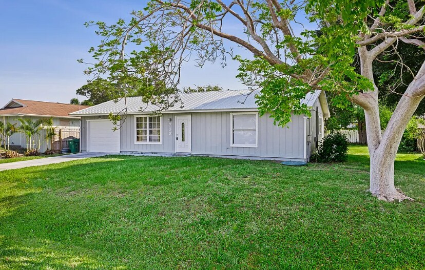 Foto principal - 733 SE Academy Ln
