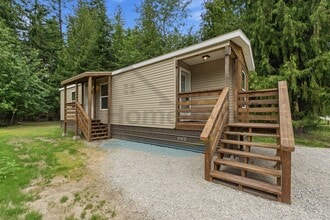 Building Photo - 136 Cedar Hill