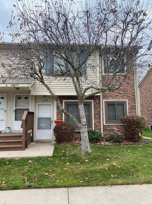 Foto principal - 27729 Harrison Woods Ln